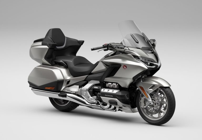 Honda Gold Wing 2023 giá từ 1,23 tỷ đồng, mạnh mẽ, tiện nghi